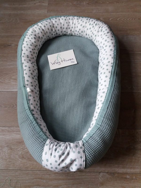 babynest-groen-met-stip