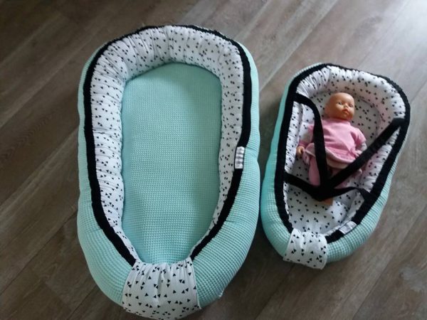 babynest-voor-de-baby-en-de-pop