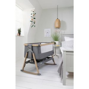 wieg-huren-schommel-2-tutti_bambini_cozee_schommelstang_voor_babywieg_aan_bed_4