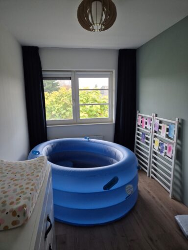 bevallingsbad in woonkamer