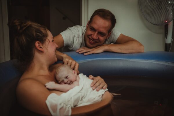 Wieg-Huren-bevallingsbad-geboren Bevallingsbad huren met duurzaam bevalpakket €165