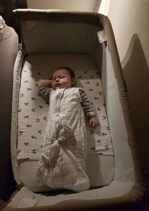 chicco-Judith-S. Chicco Next2Me co sleeper huren met NUNKI laken.