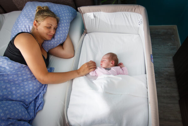 Chloe-0041 Chicco Next2Me co sleeper huren met NUNKI laken.