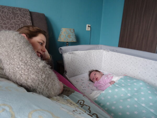 DSC01574 Chicco Next2Me co sleeper huren met NUNKI laken.