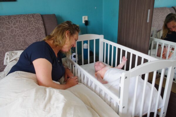 Co sleeper van hout huren + matras én NUNKI laken