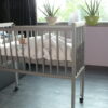 Tweeling houten co sleeper huren met NUNKI lakens
