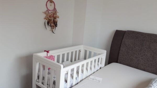 Troll-co-sleeper-dicht-wieg-huren-7 Moses mand naturel-zwart met matras Childhome huren