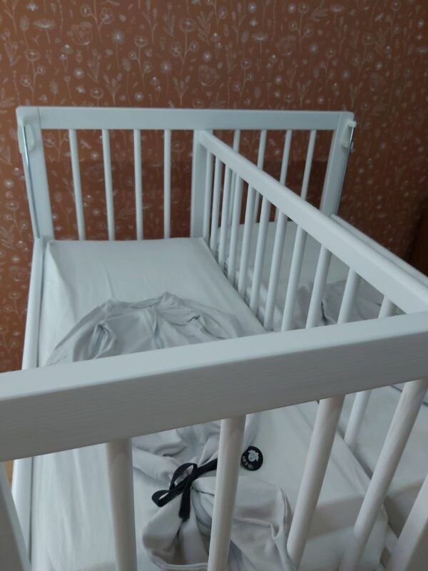 Tweeling-co-sleeper-wieg-huren-2 Co sleeper tweeling