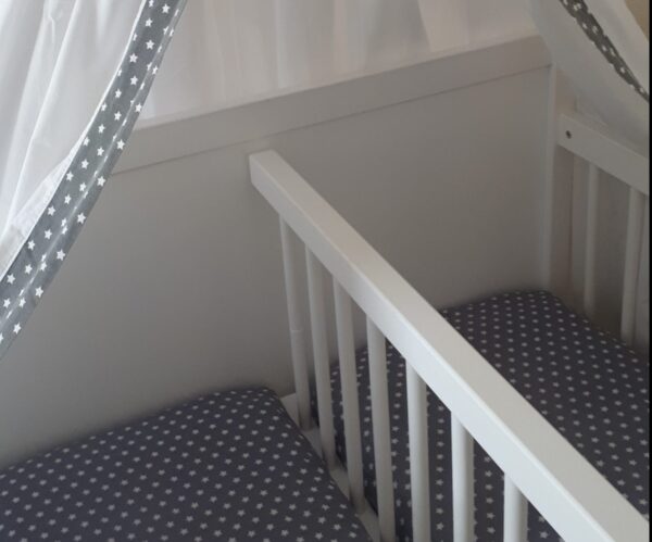 Tweelingwieg-huren-Wieg-Huren-scaled-e1643717724319 Tweelingwieg huren met uitneembaar tussenschot. KOOP