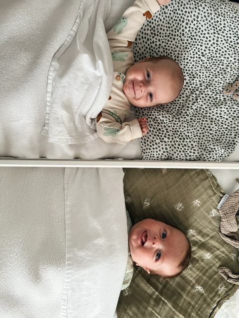 Tweelingwieg.-Tweeling-Wieg-Huren Tweelingwieg huren met uitneembaar tussenschot. KOOP