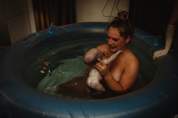 Wieg-Huren-bevallingsbad-geboorte Bevallingsbad huren met duurzaam bevalpakket €165