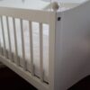 Wieg-Julia-Hartje.-Wieg-Huren Tweelingwieg huren met uitneembaar tussenschot. KOOP
