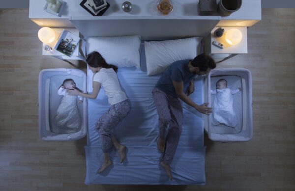 tweeling-chicco-next-2-me Tweeling Chicco Next 2 Me co sleeper huren + nieuwe matrasjes