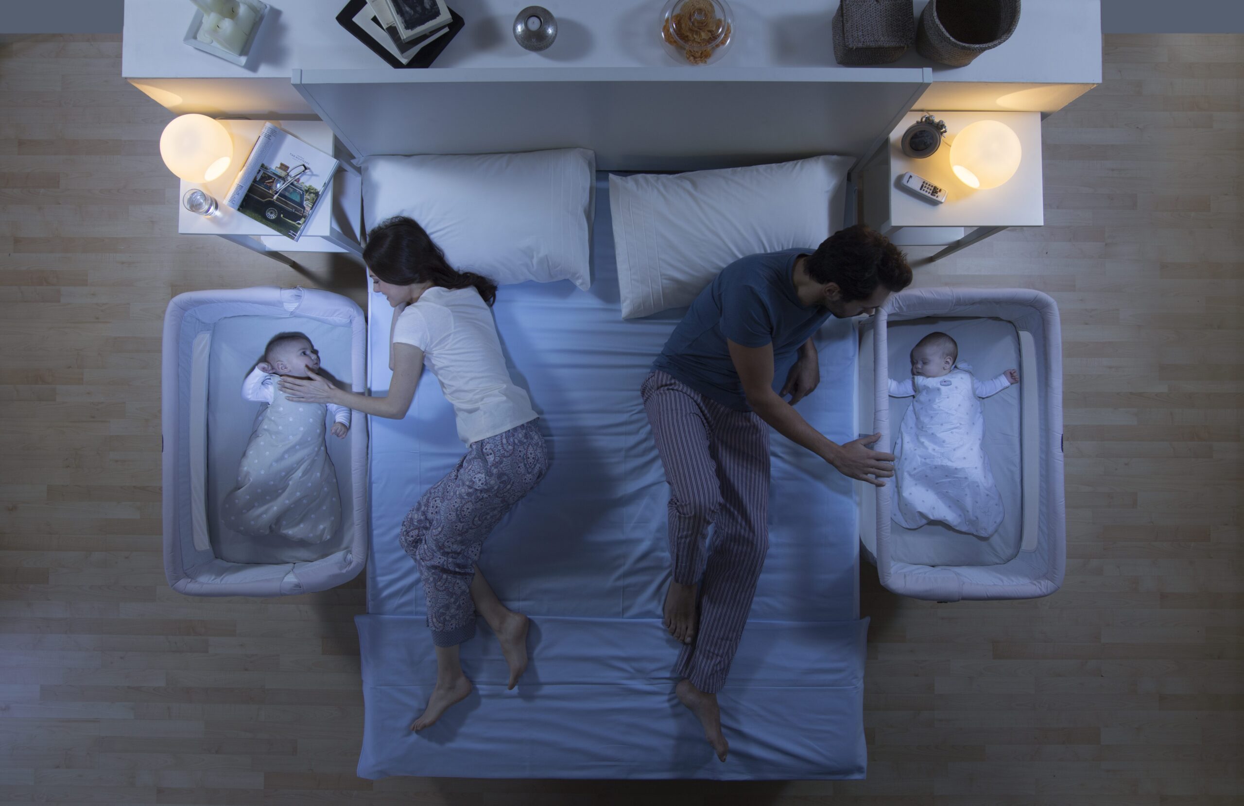 tweeling bij je op de slaapkamer
