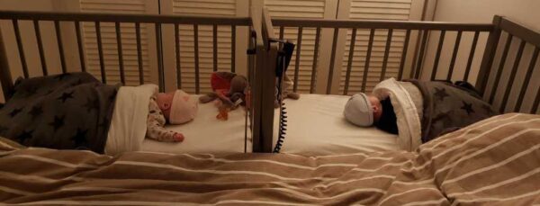 Tweeling houten co sleeper huren met NUNKI lakens