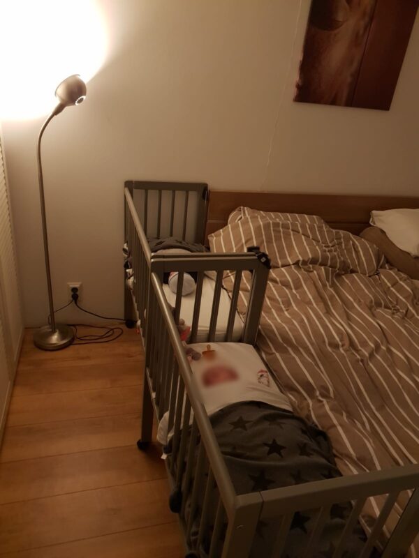 Tweeling houten co sleeper huren met NUNKI lakens