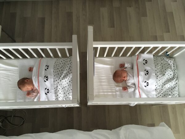 Tweelingwieg Bopita wit, matras en bedlinnen