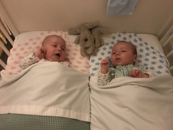 wieg-julia-1 Tweelingwieg huren met uitneembaar tussenschot. KOOP